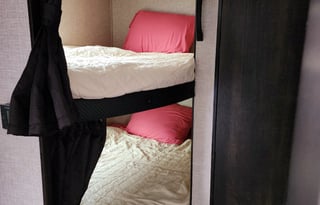 Book Your Family Get Away in our Jayflight 264BH