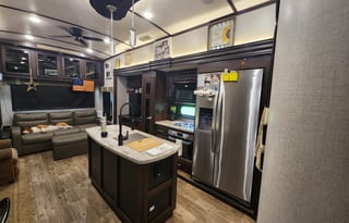 The whole family 3 bedroom Camper