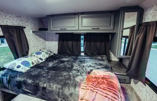 Thor Four Winds 28A (Solar & Renovated + Starlink)