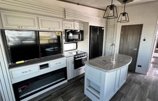 2 Room Family Friendly Camper Rental