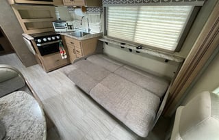 2019 Thor Daybreak 30DB Class C Super Comfortable!