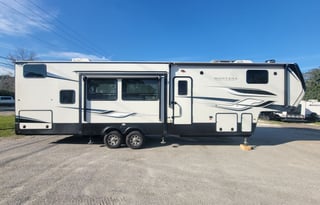 Keystone Montana High Country 351BH