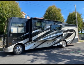Thor Motor Coach Miramar 35.2