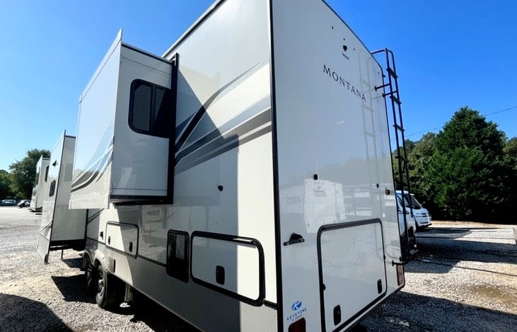 This Montana Legacy is a true 'mansion on wheels' with 5 slide outs, front Living Suite, King bed, Chef's kitchen, Bath and a half, hardwood cabinets, ample storage, fireplace and much more!