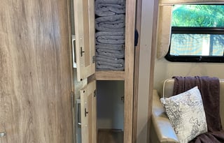 Luxury 2019 Entegra Coach Odyssey 25R