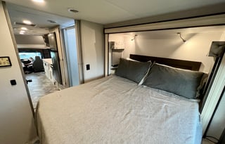 Enjoy a cruise in "CRUZ"! *TAILGATER'S DELIGHT!*