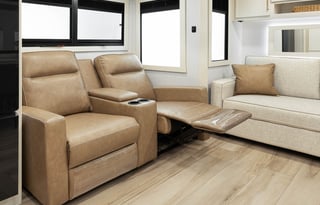 Luxury Couples Escape | 2025 Brinkley Model I 275