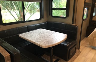 Couples Luxury RV Retreat – Pet-Friendly