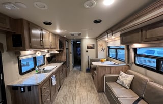 2019 Entegra Coach Odyssey 29V 32’