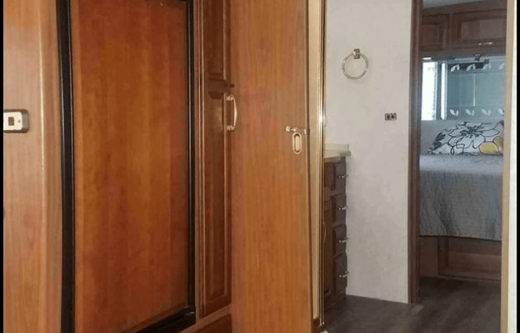 Queen Bed, Bathroom, Full Size Fridge