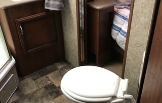 2014 Fleetwood RV Jamboree Sport 31M- LOW Miles