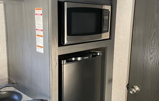 Lightweight 2022 Dutchmen RV Aspen Trail 17BH