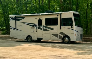 Winnebago-Superior Ride-Deluxe Living-Family Fun