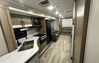 Family Friendly RV w/4 Bunks! **Delivery Only**