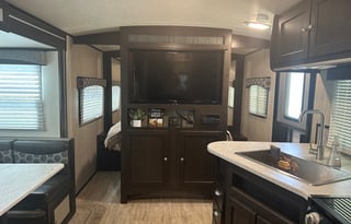 2020 Cruiser Shadow Cruiser 240BHS