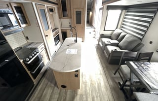 44' 5th Wheel w/ Rear Bath/Bunkhouse Sleeps 8