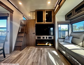 Alliance RV Paradigm 395DS