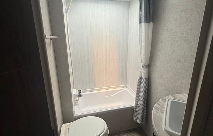 Tub/shower combo!