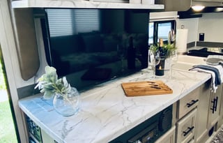 2021 RESORT STYLE RV LIVING !  32 FT Coachman Freelander