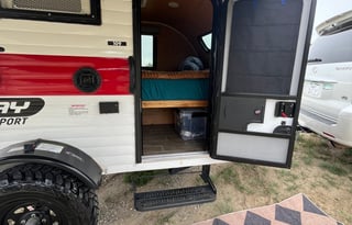 Cozy Offroad Camper with Tempur-Pedic Bed