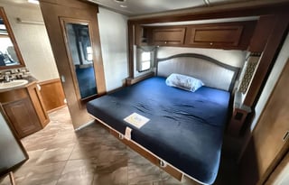 2019 Winnebago Sunova 36Z –  Class A with 1.5 Bath