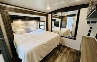 2021 Keystone Couples Cougar travel trailer