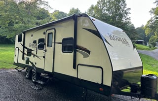 2017 Kodiak Express Ultralite 255BHSL