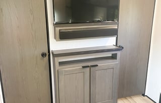 2022 Cruiser MPG Ultra Light King Bed Private Bunk