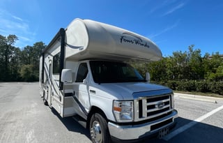 2017 Class C Thor Four Winds - WIFI included