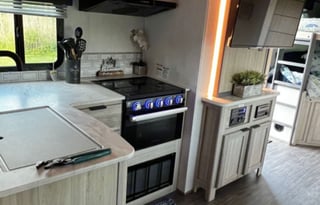 Luxury shadow cruiser