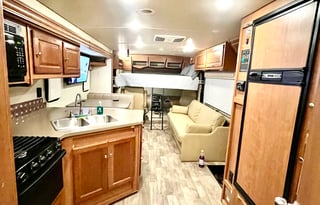 Get Out of Town 2018 Winnebago Sunstar 31BE