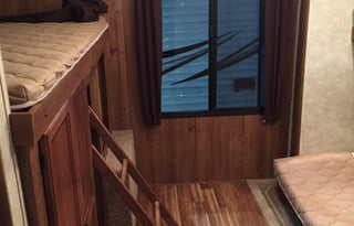 2016 Gulfstream Conquest—Fully stocked TT that sleeps 9!