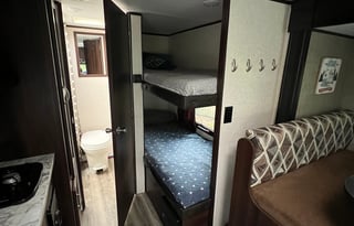 2018 Jay Flight - Queen bed 10” Serta Memory Foam