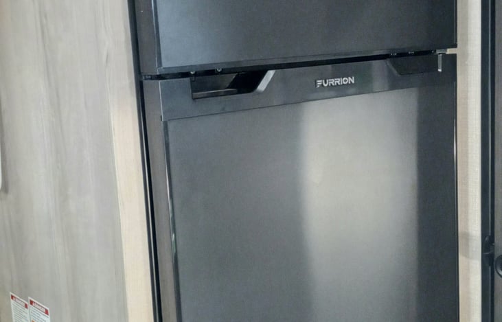 Mid-Size Fridge/Freezer with plenty of space for your food storage needs