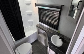 Take the Whole Family!! Has Bunk Beds!