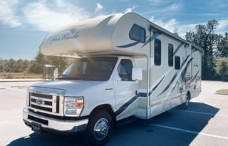 2017 Class C Thor Four Winds - WIFI included