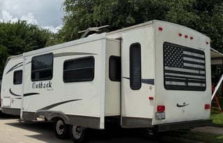 Cozy Family Camper | Sleeps 6 | Delivery Available