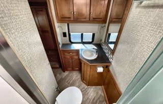 2019 Winnebago Sunova 36Z –  Class A with 1.5 Bath