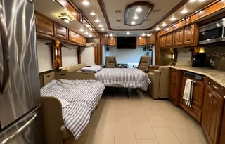 2014 Tiffin Phaeton 40QKH Bunkhouse