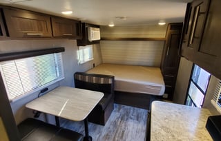 2018 CrossRoads RV Zinger Lite ZR18BH