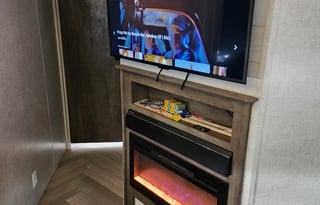 Pet Friendly, Family Friendly, Spacious and Ready!