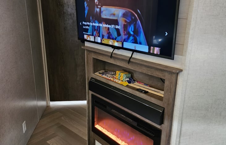 43" Smart Tv. Stream your devices!