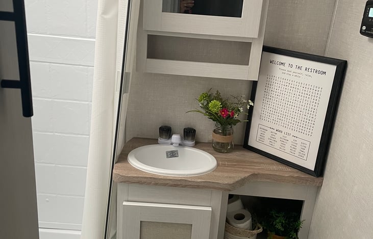 Spacious bathroom comes complete with toilet paper ;)