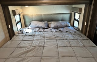 Brand New Glamping 5th Wheel- No Towing Necessary