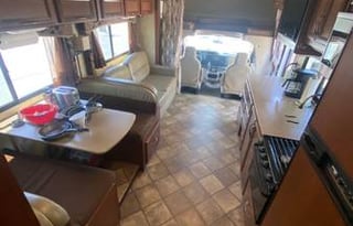 Make great memories in our Roomy Thor Chateau 31L!