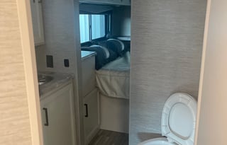 Family & Pet friendly RV Rental Sleeps 8+