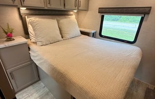 Convenience RV's Chateau 31EV