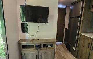 Casey & Crystal's Kid Friendly Vacation on Wheels