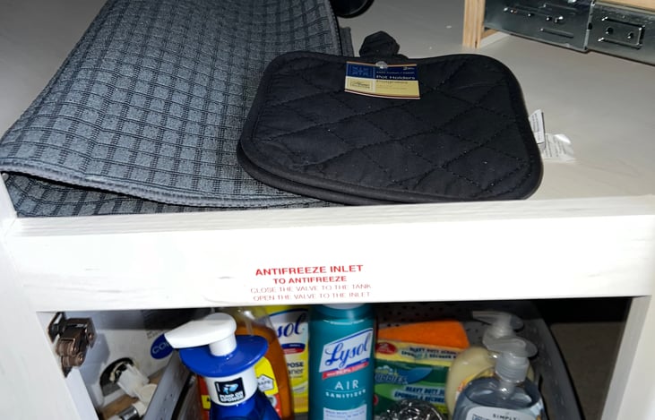 Kitchen and cleaning products included