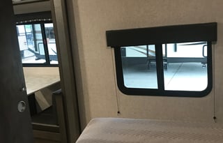 2021 Coleman Coleman Lantern 285BH